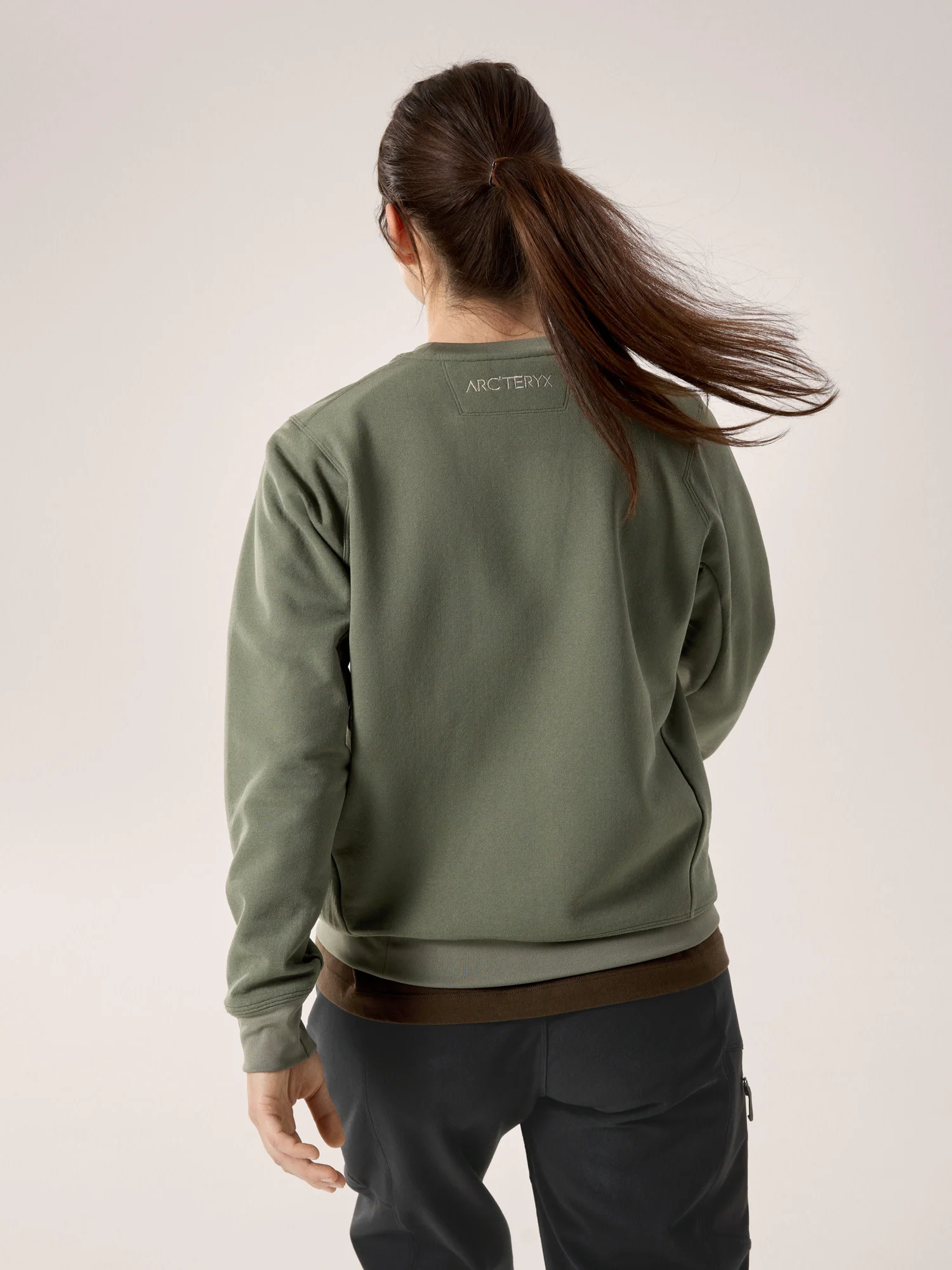 Aestas Crew Neck Pullover Women's - Image 4