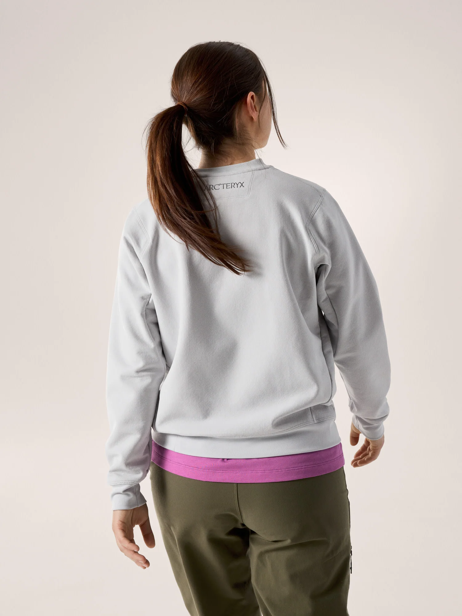 Aestas Crew Neck Pullover Women's - Image 4